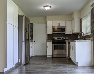 508 Bristol Lane - Photo Thumbnail 3