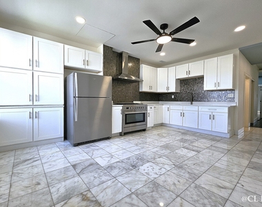 2924 W 38th Place - Photo Thumbnail 5