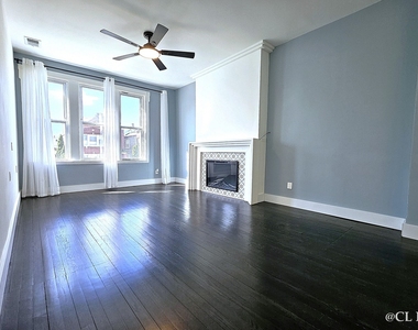2924 W 38th Place - Photo Thumbnail 2