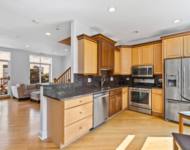 1350 W Byron Street - Photo Thumbnail 3