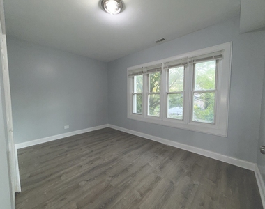7724 S Essex Avenue - Photo Thumbnail 10