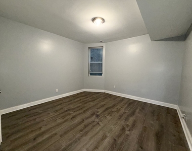 7724 S Essex Avenue - Photo Thumbnail 3