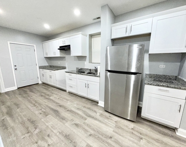 7724 S Essex Avenue - Photo Thumbnail 5
