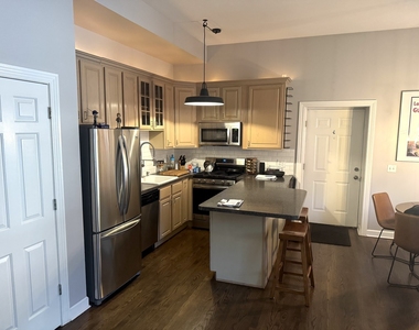 1344 N North Park Avenue - Photo Thumbnail 5