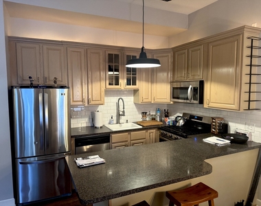 1344 N North Park Avenue - Photo Thumbnail 7