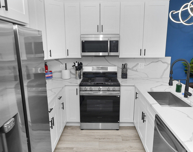 1358 S Fairfield Avenue - Photo Thumbnail 7