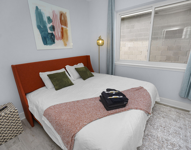 1358 S Fairfield Avenue - Photo Thumbnail 9