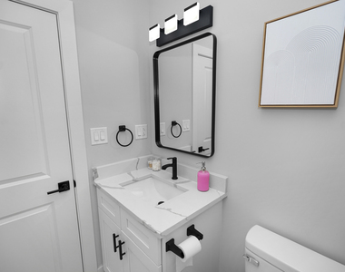 1358 S Fairfield Avenue - Photo Thumbnail 13