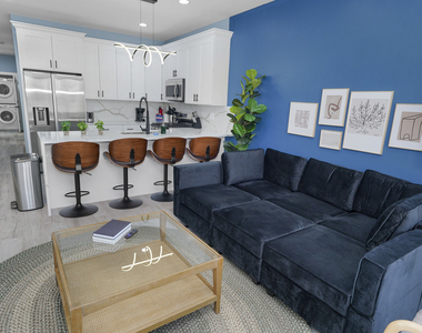 1358 S Fairfield Avenue - Photo Thumbnail 1