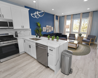 1358 S Fairfield Avenue - Photo Thumbnail 6