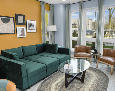 1358 S Fairfield Avenue - Photo Thumbnail 1