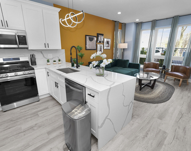 1358 S Fairfield Avenue - Photo Thumbnail 6