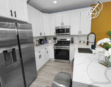 1358 S Fairfield Avenue - Photo Thumbnail 8