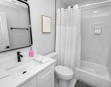 1358 S Fairfield Avenue - Photo Thumbnail 10