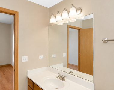 1623 Silverstone Drive - Photo Thumbnail 14