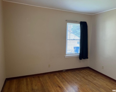 1736 Davie Street - Photo Thumbnail 8