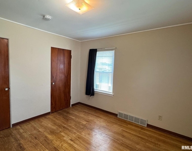 1736 Davie Street - Photo Thumbnail 7