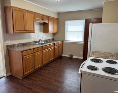 1736 Davie Street - Photo Thumbnail 3