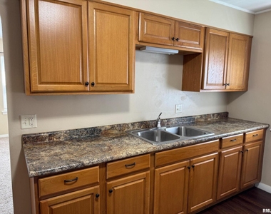 1736 Davie Street - Photo Thumbnail 5