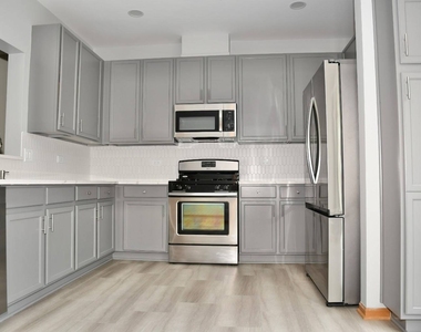 3467 Ravinia Circle - Photo Thumbnail 3