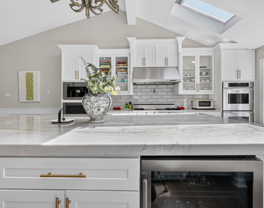 3825 Maple Avenue - Photo Thumbnail 10