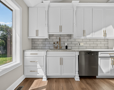 3825 Maple Avenue - Photo Thumbnail 7