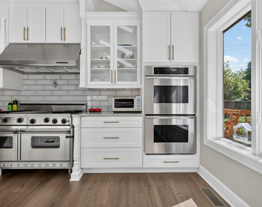 3825 Maple Avenue - Photo Thumbnail 5