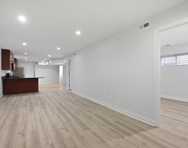 3528 W Shakespeare Avenue - Photo Thumbnail 2