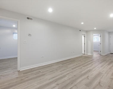 3528 W Shakespeare Avenue - Photo Thumbnail 7