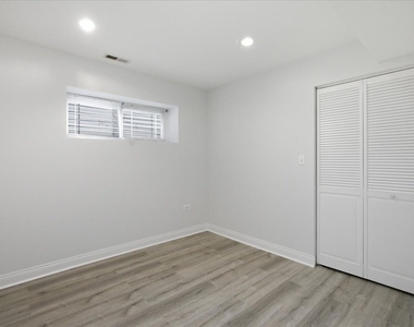 3528 W Shakespeare Avenue - Photo Thumbnail 8