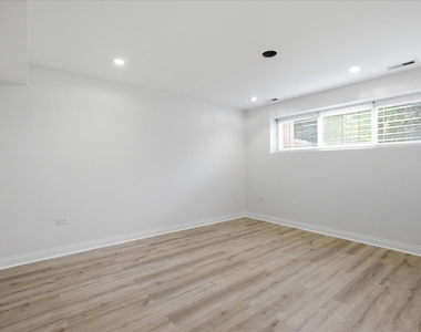 3528 W Shakespeare Avenue - Photo Thumbnail 6