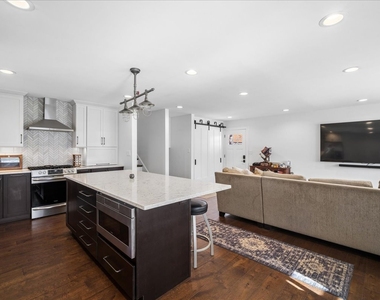1230 Greenwood Court - Photo Thumbnail 8