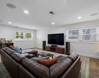 1230 Greenwood Court - Photo Thumbnail 17