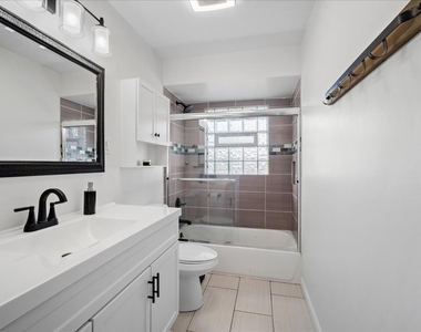1230 Greenwood Court - Photo Thumbnail 15
