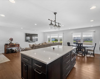 1230 Greenwood Court - Photo Thumbnail 9