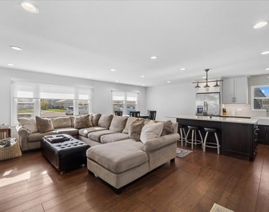 1230 Greenwood Court - Photo Thumbnail 7