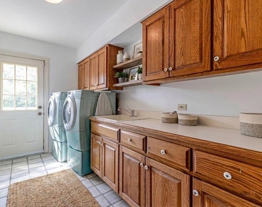 5420 Belmont Court - Photo Thumbnail 9