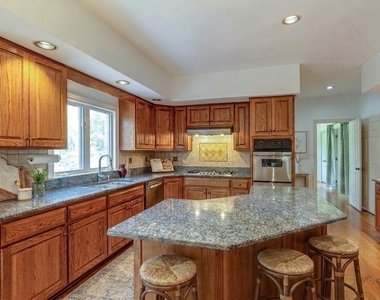 5420 Belmont Court - Photo Thumbnail 6