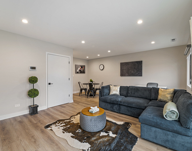 7109 N Western Avenue - Photo Thumbnail 2
