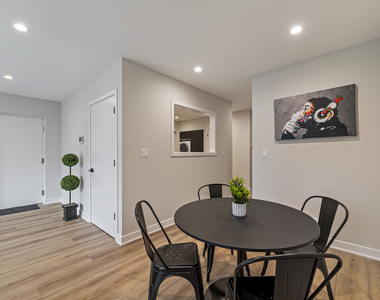 7109 N Western Avenue - Photo Thumbnail 4