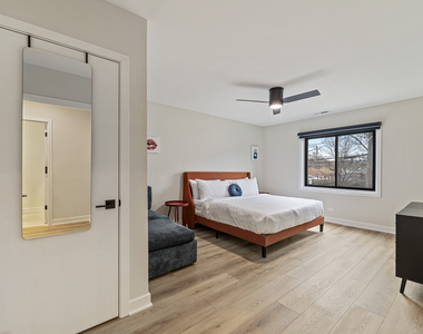 7109 N Western Avenue - Photo Thumbnail 11