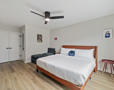7109 N Western Avenue - Photo Thumbnail 13