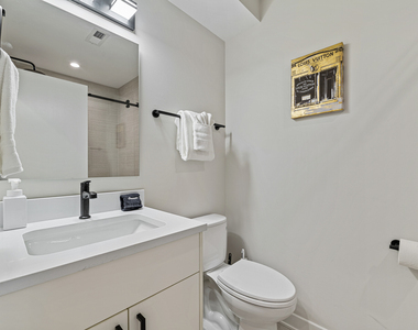 7109 N Western Avenue - Photo Thumbnail 16