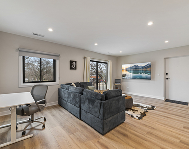 7109 N Western Avenue - Photo Thumbnail 1