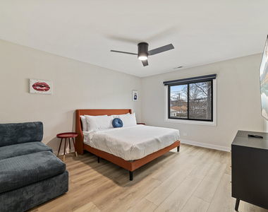 7109 N Western Avenue - Photo Thumbnail 12
