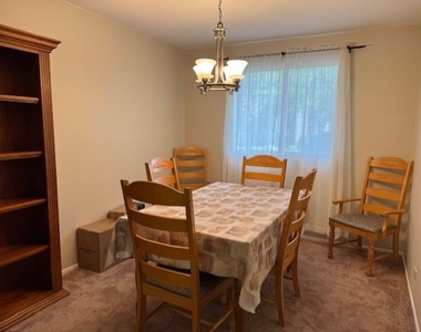1302 Oxford Lane - Photo Thumbnail 3