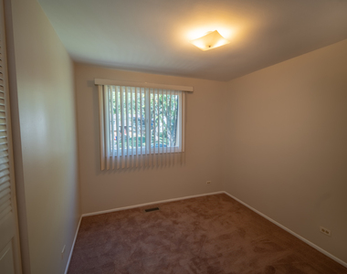 1302 Oxford Lane - Photo Thumbnail 7