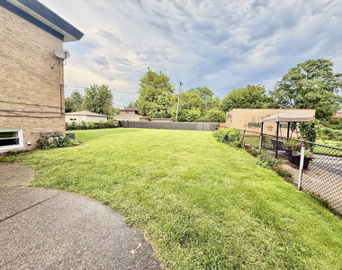 9033 Ewing Avenue - Photo Thumbnail 10