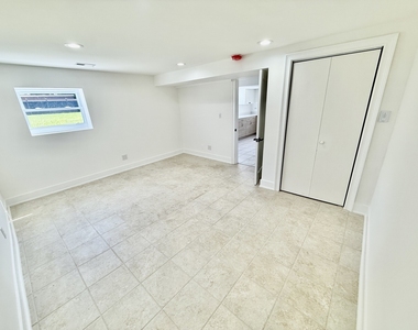 9033 Ewing Avenue - Photo Thumbnail 13