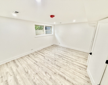 9033 Ewing Avenue - Photo Thumbnail 8